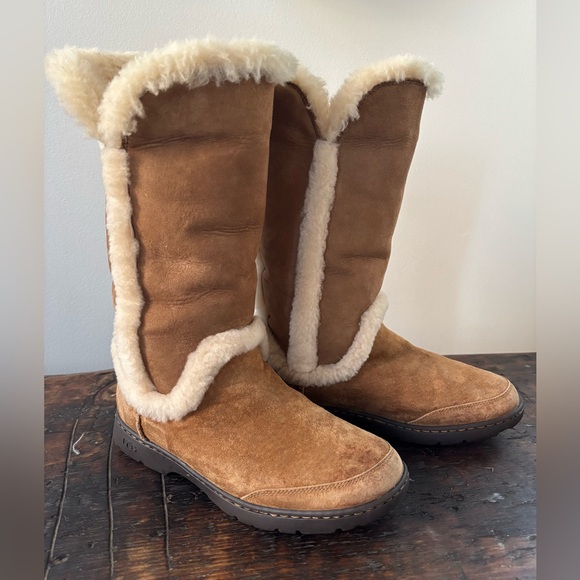 UGG Shoes - UGG shearling fully lined tall suede Sunburst boots, warm, rare and in VGUC